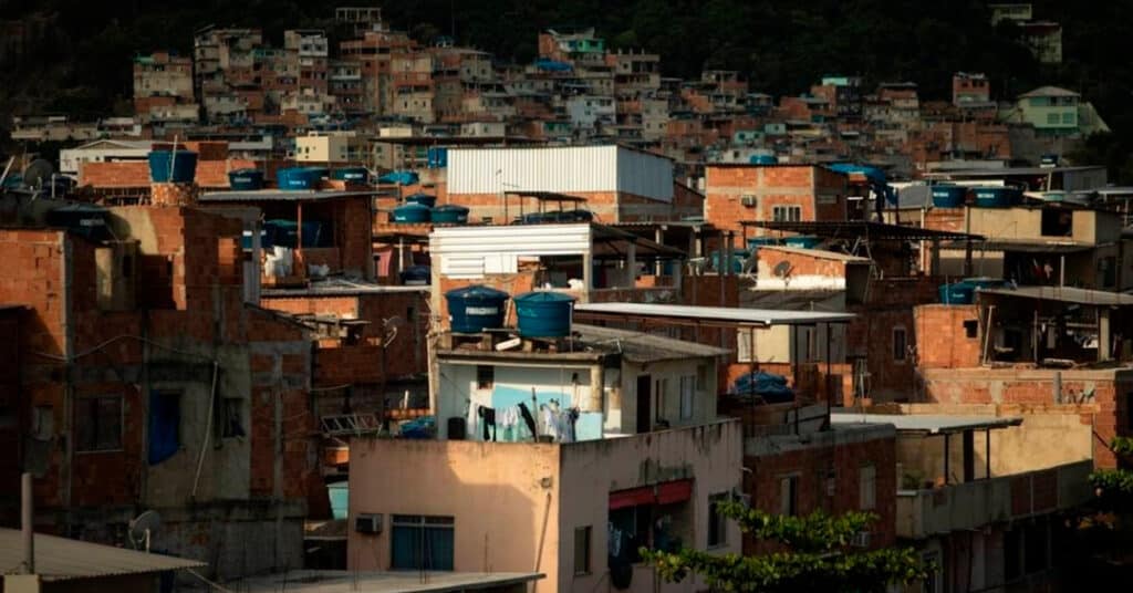 Metade das favelas do Rio Vive com Menos de 1 Salário Mínimo