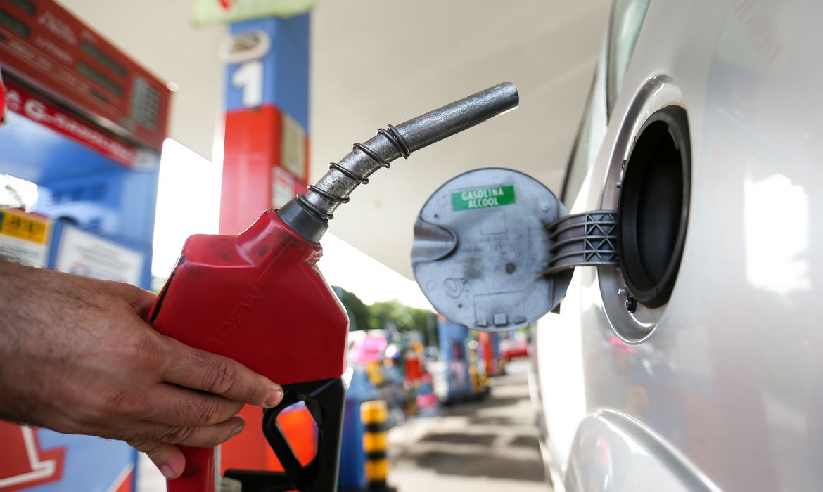 Preço da Gasolina fica estável, mas Etanol e Diesel caem