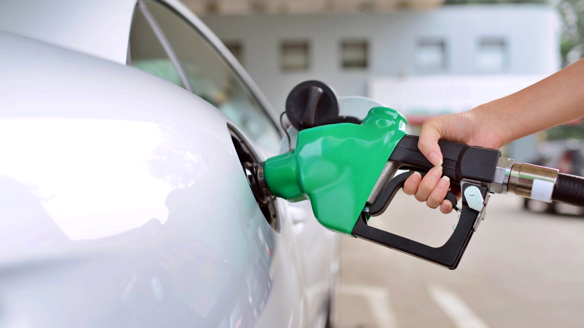 Preços da gasolina e do diesel aumentam a partir de HOJE; confira as novas tarifas